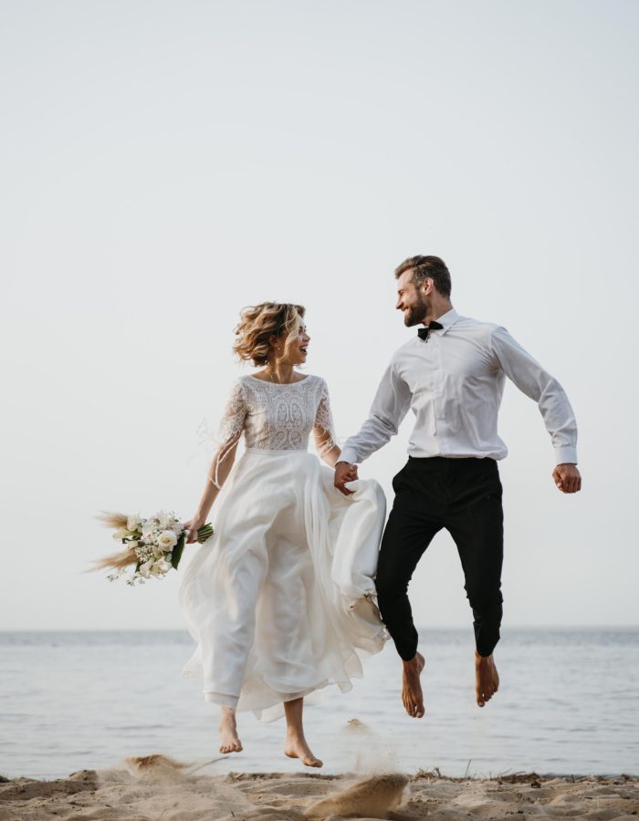 beautiful-couple-having-their-wedding-beach (2)